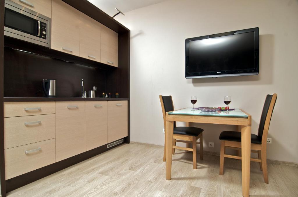 Silver Apartment *